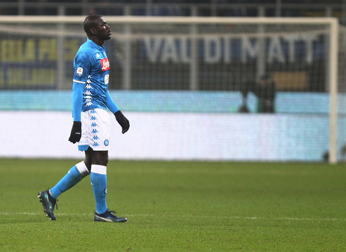 Koulibaly abbandona il campo dopo l'espulsione in Inter-Napoli Koulibaly abbandona il campo dopo l'espulsione in Inter-Napoli
