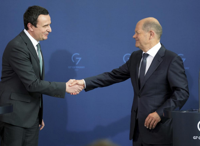 Kurti (premier del Kosovo) con Scholz (cancelliere tedesco)