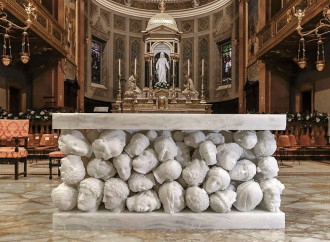 L'altare dissacrante della basilica di Gallarate