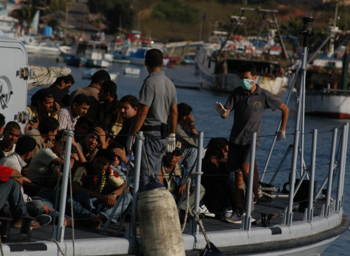 Sbarco a Lampedusa (foto di repertorio) Sbarco a Lampedusa (foto di repertorio)