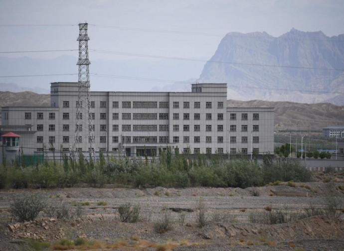 Un campo di rieducazione nello Xinjiang (scuola di avviamento professionale, secondo le autorità) Un campo di rieducazione nello Xinjiang (scuola di avviamento professionale, secondo le autorità)