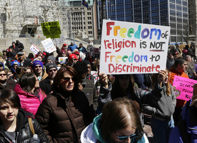 Manifestazione Lgbt contro la libertà di religione