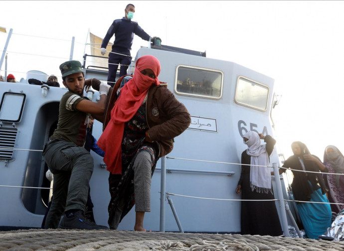 Libia, Guardia Costiera recupera emigranti
