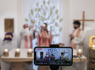 Lo Stato in sagrestia e la Cei esulta: avremo le Messe, ma non la libertà