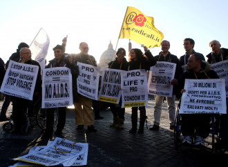 La Lega scivola sul condom senza conoscere la scienza