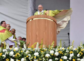 Il Papa schiva il j'accuse di Viganò: "Non dirò nulla"