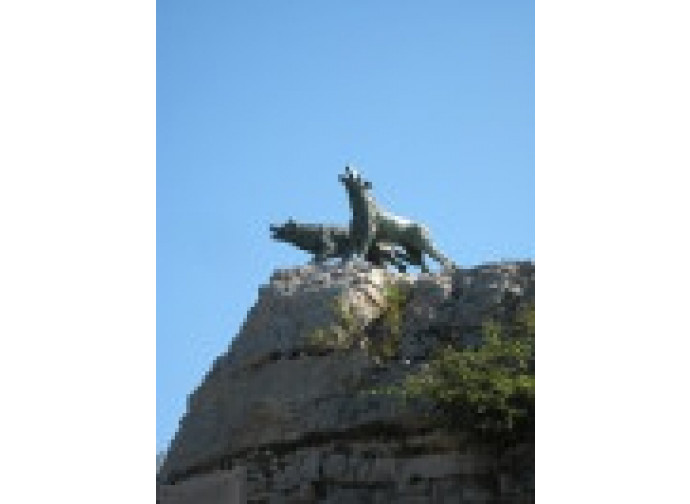 Statua dei lupi di San Giovanni di Duino Statua dei lupi di San Giovanni di Duino