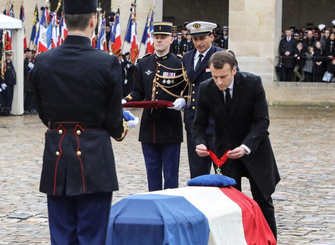 Macron decora Beltrame alla memoria con la Legion d'Onore