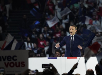 Occhi puntati sulla Francia, inizia la sfida Macron-Le Pen