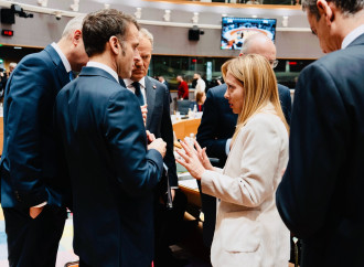 Macron e Meloni al Consiglio Ue (La Presse)