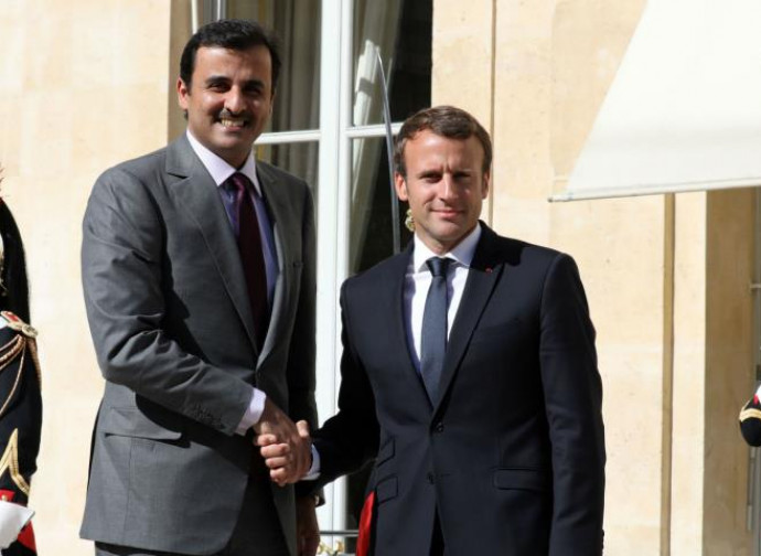 L'emiro Al Thani con Macron L'emiro Al Thani con Macron