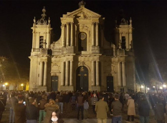 Messe sospese: i francesi si oppongono cantando