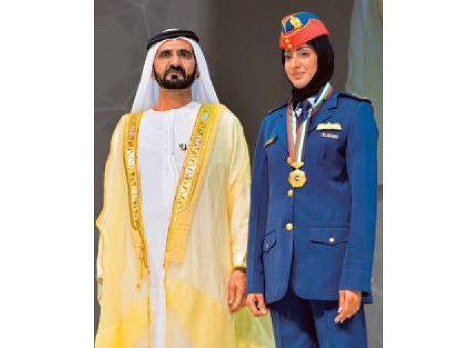 Lo sceicco Mohammed con Mariam Al Mansouri Lo sceicco Mohammed con Mariam Al Mansouri