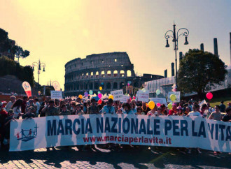 Marcia per la vita, Gigli vs Bussola