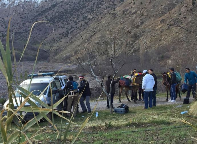 Sul luogo dove sono stati trovati i cadaveri delle due ragazze Sul luogo dove sono stati trovati i cadaveri delle due ragazze