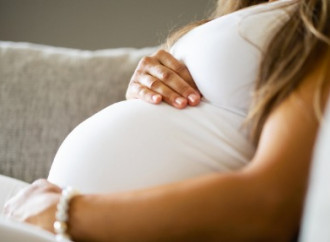 Sfida all'Ue: “Utero in affitto reato universale”