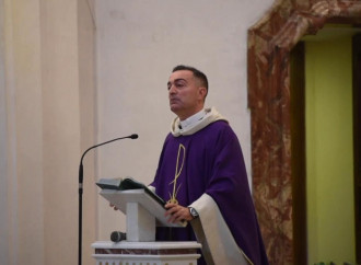 Il don in preghiera per "riavere" le Messe col popolo