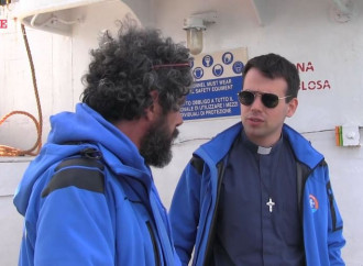 Prete su nave ong, segno di una Chiesa ideologica