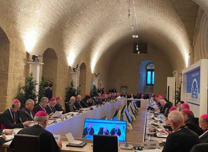 Apertura dei lavori al convegno sul Mediterraneo Apertura dei lavori al convegno sul Mediterraneo