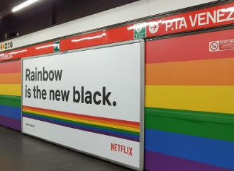 Protestano per la metro gay a Milano. Piovono insulti.