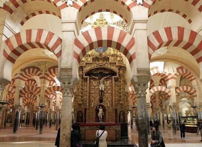 L'interno della cattedrale di Cordoba L'interno della cattedrale di Cordoba