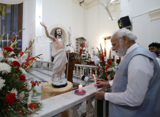 Il premier indiano Modi in visita alla cattedrale di Delhi a Pasqua