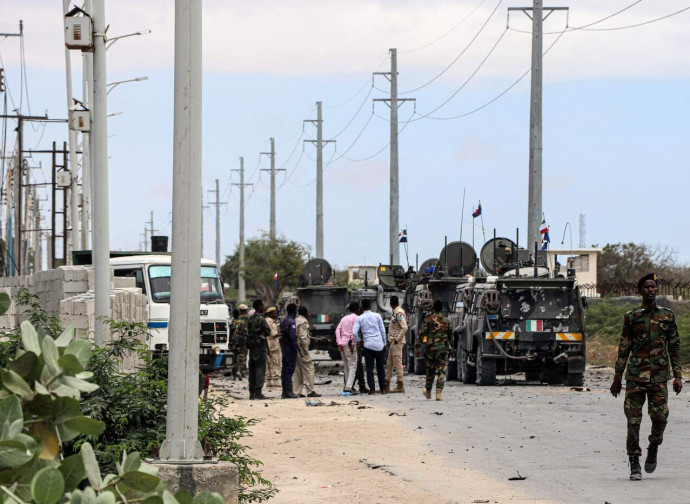Mogadiscio, dopo l'attacco al convoglio italiano Mogadiscio, dopo l'attacco al convoglio italiano