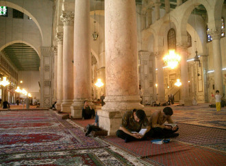 Sondaggio: nel mondo arabo non c'è più religione