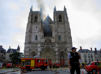 Ogni giorno chiese attaccate, ma nessun responsabile