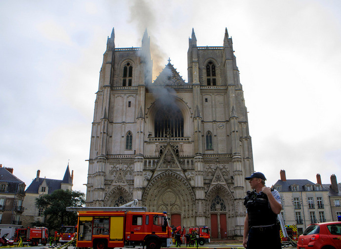 Incendio nella cattedrale di Nantes