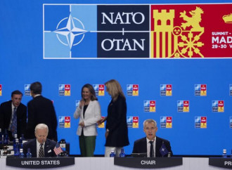 Dalla Nato la nuova Cortina di ferro, la guerra può continuare