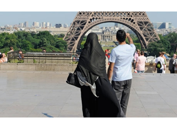 Velo islamico in Francia