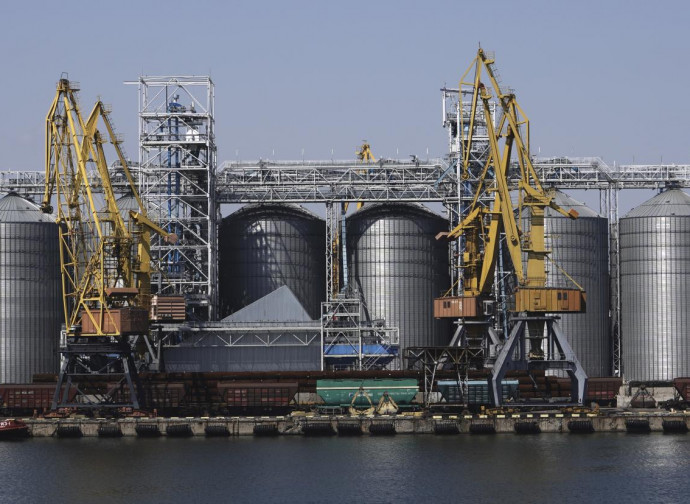 Silos del grano nel porto di Odessa