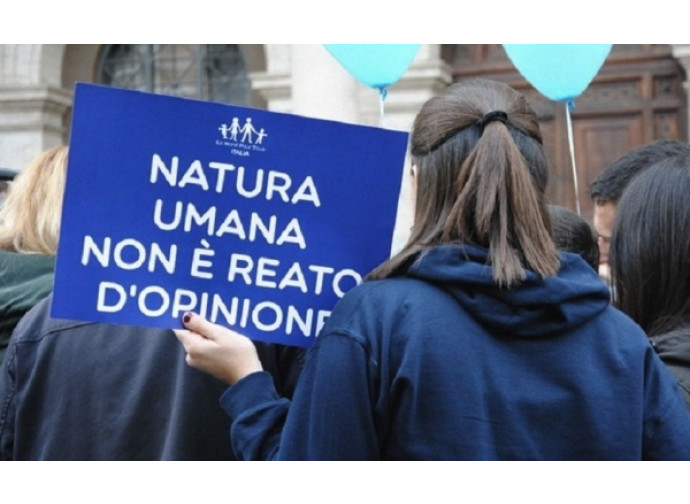 Manifestazione contro la legge sull'omofobia Manifestazione contro la legge sull'omofobia