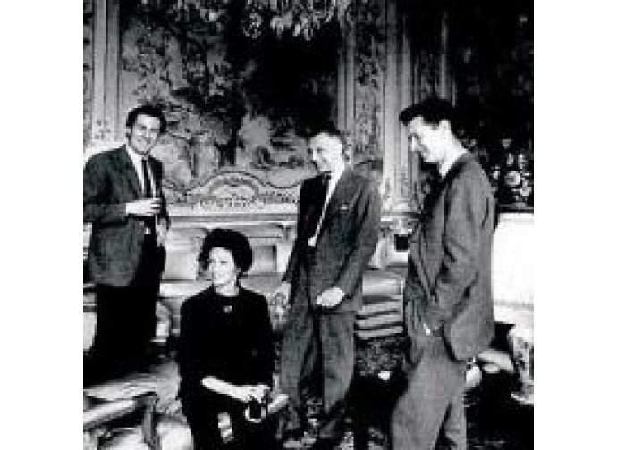 Anni Sessanta, gli Agnelli con Carlo Caracciolo (L'Espresso) Anni Sessanta, gli Agnelli con Carlo Caracciolo (L'Espresso)