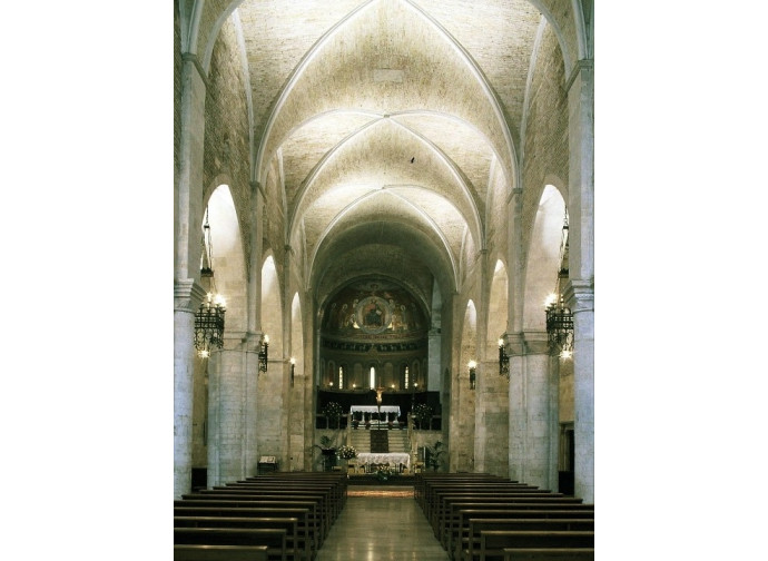 L'interno del Duomo di Osimo L'interno del Duomo di Osimo