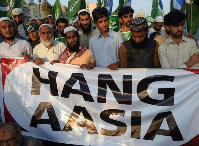 Gli islamisti vogliono Asia Bibi morta Gli islamisti vogliono Asia Bibi morta
