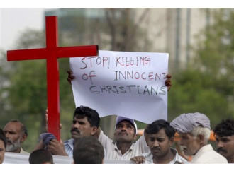 Pakistan, due cristiani al rogo