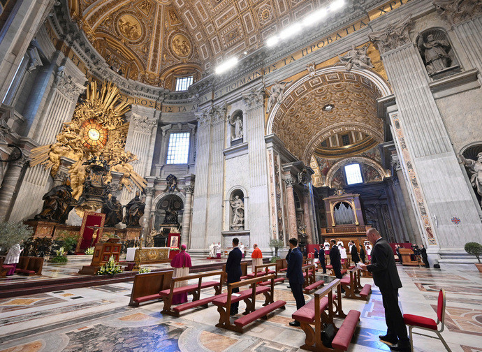 Messa con popolo in San Pietro