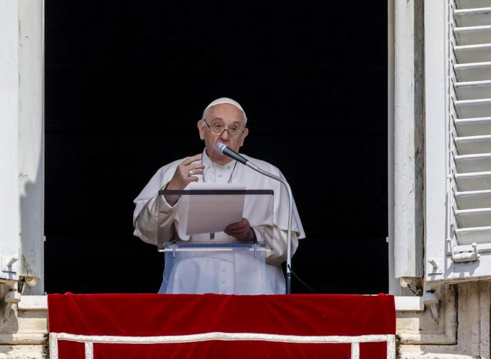 Il papa all'Angelus