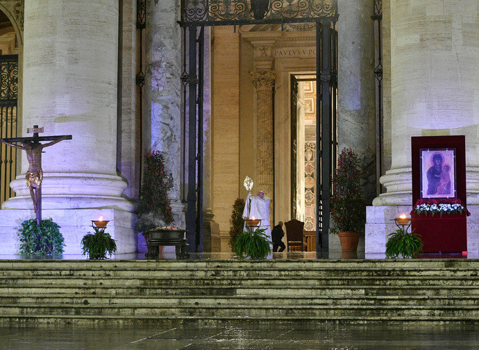 Il Papa in piazza san Pietro il 27 marzo