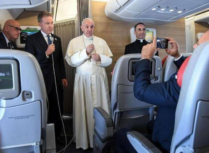 Il Papa di ritorno dalla Colombia Il Papa di ritorno dalla Colombia