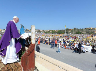 Il Papa in San Pietro parla dei migranti. E non delle Ong