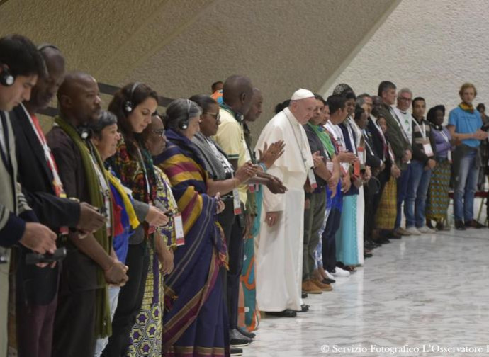 Il Papa con i rappresentanti dei Movimenti Popolari