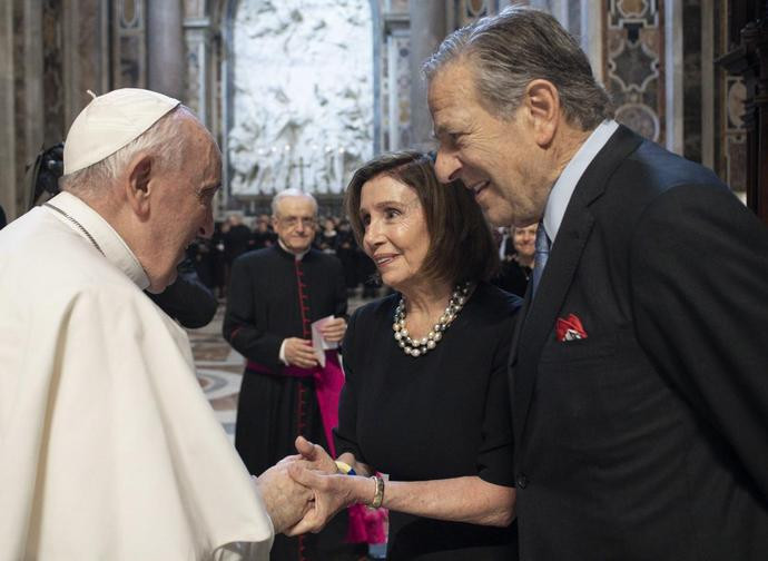 Il Papa e Nancy Pelosi lo scorso 29 giugno Il Papa e Nancy Pelosi lo scorso 29 giugno