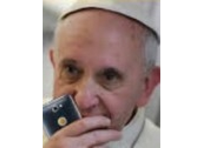 Papa Francesco al telefono Papa Francesco al telefono