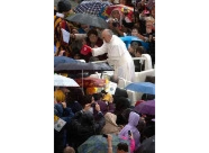 Papa Francesco nella folla Papa Francesco nella folla