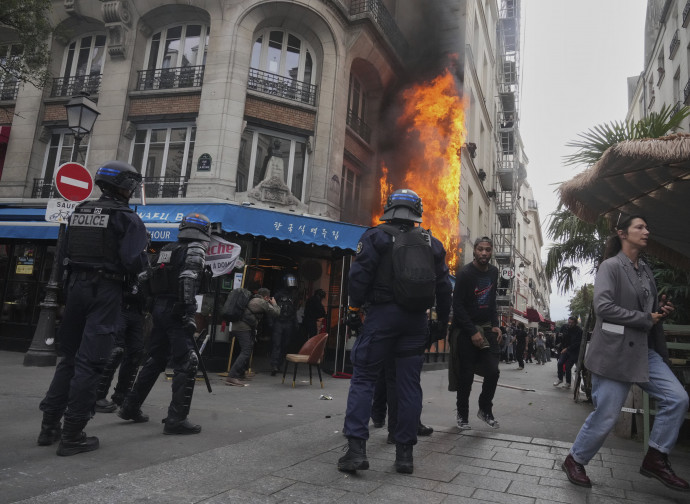 Scontri a Parigi (AP)