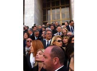 Berlusconi:
se tocca i fili
dei magistrati
...muore