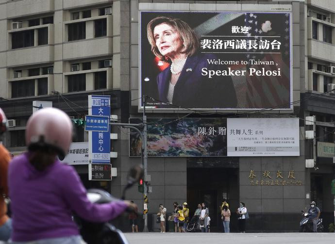 Cartelli di benvenuto a Taiwan per Nancy Pelosi